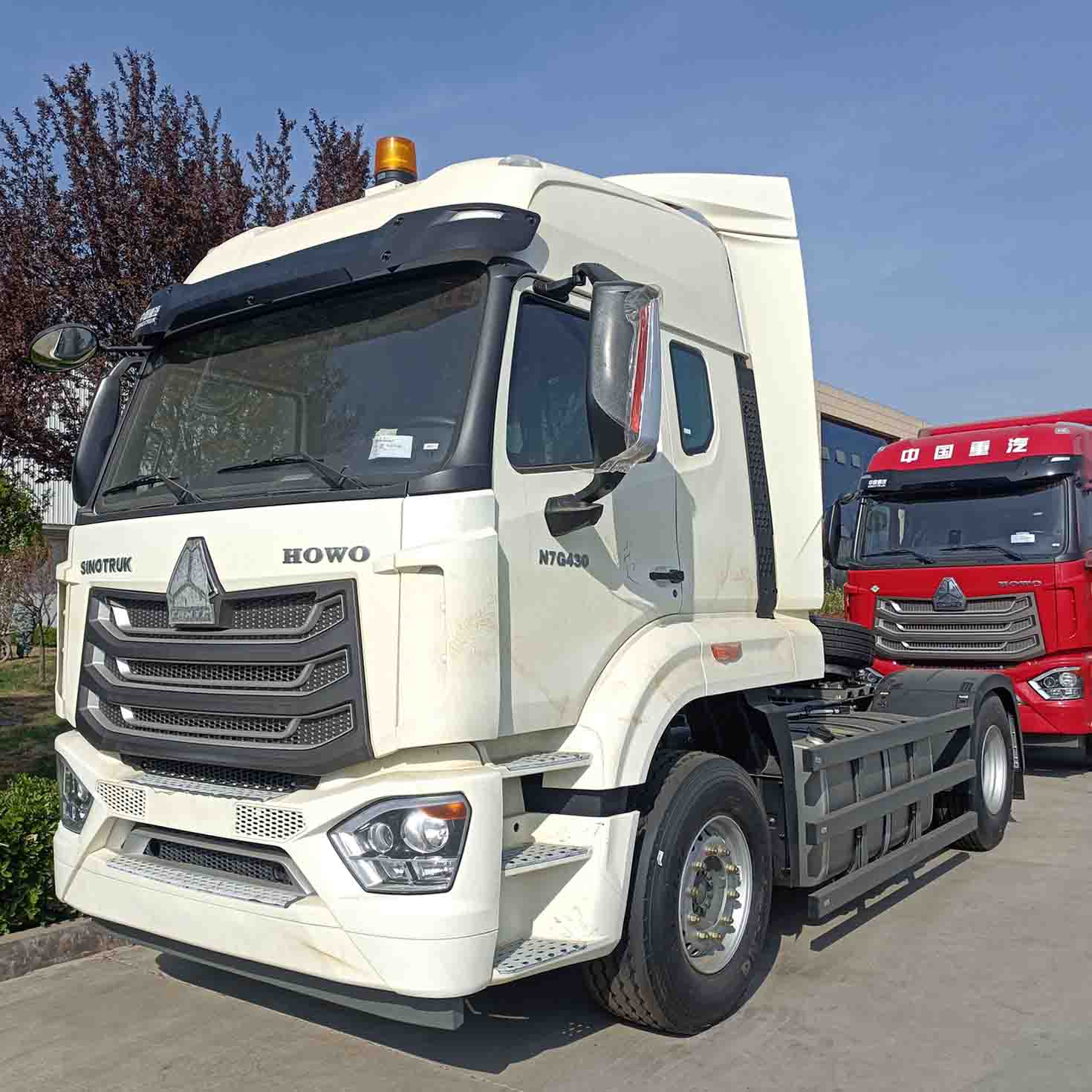 استعمال شدہ Sinotruk Howo 4x2 NX ٹریکٹر ہیڈ ٹرک